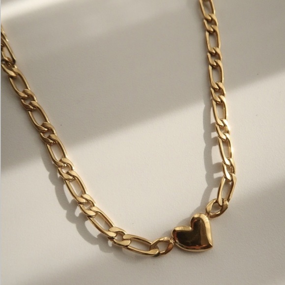 Waterproof gold plated heart necklace - Picture 2 of 5